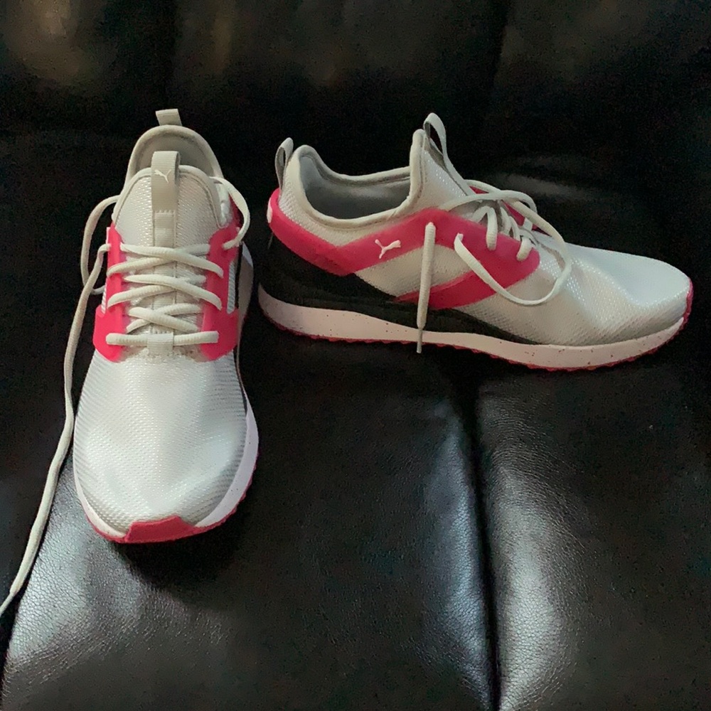Women’s Puma tennis shoes NWOT